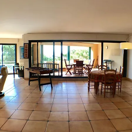 La Seniorie Apartment *